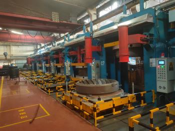 1000噸下模移出式工程胎硫化機